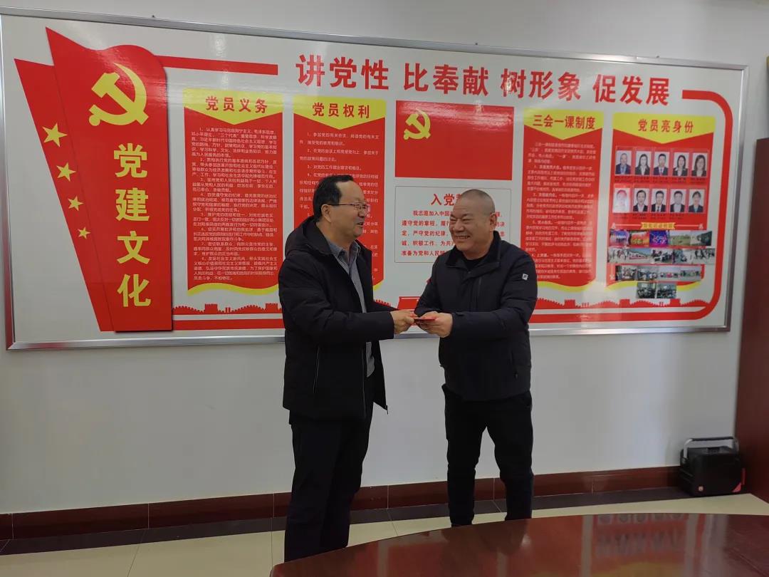 敦煌種業(yè)領(lǐng)導(dǎo)看望慰問公司老干部、老黨員及困難黨員職工